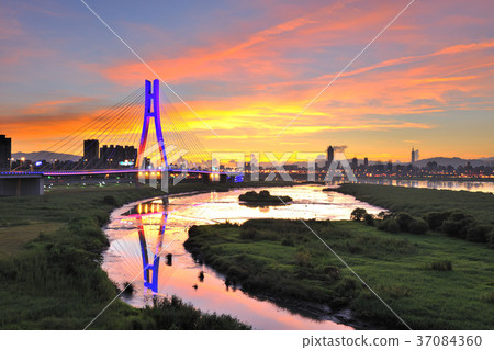中華台北,台灣,新北市,新北大橋,晨曦,黃昏,天,雲彩,水,公園,橋 中華台北,台灣,新北市,新北大橋,晨曦,黃昏,天,雲彩,水,公園,橋 37084360