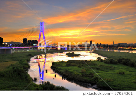中華台北,台灣,新北市,新北大橋,晨曦,黃昏,天,雲彩,水,公園,橋 中華台北,台灣,新北市,新北大橋,晨曦,黃昏,天,雲彩,水,公園,橋 37084361