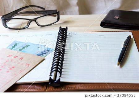 Salary bag, billing, new Taiwan dollar, thousand yuan, financial management Salary bag, billing, new Taiwan dollar, thousand yuan, financial management 37084555