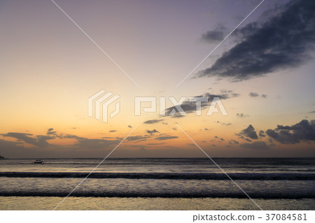 Balinese Sunset Balinese Sunset 37084581