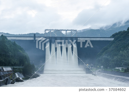 Fully open Hayaoura dam after the typhoon 37084602