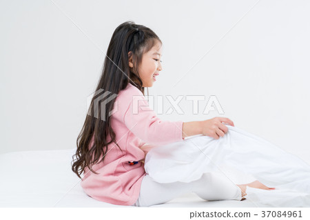 躺在床上的女孩 躺在床上的女孩 37084961