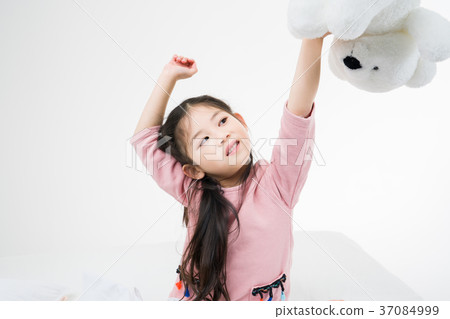 躺在床上的女孩 躺在床上的女孩 37084999