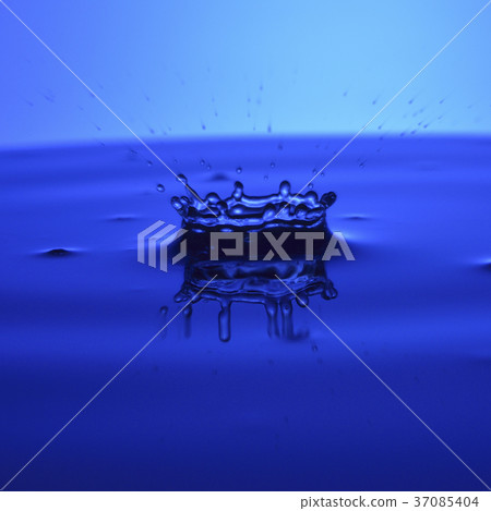 High-speed photography, studio shooting, glass, ripples, water waves, pure, clean, spilled, water drops, falling, water lines High-speed photography, studio shooting, glass, ripples, water waves, pure, clean, spilled, water drops, falling, water lines 37085404