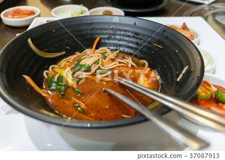 Close up leftover Jjamppong Korean noodle 37087913