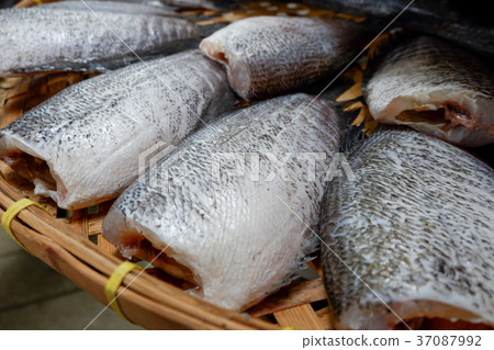 Snakeskin gourami Fish dried in market Snakeskin gourami Fish dried in market 37087992