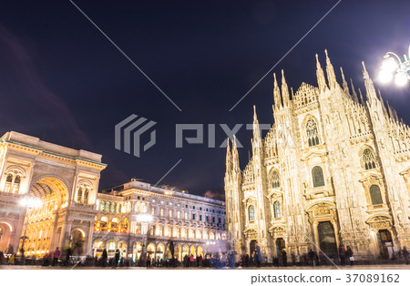 米蘭大教堂廣場 37089162