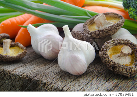 Garlic, carrot, onion, shiitake, scallions, clams, clams, clams, garlic, carrot, Garlic, carrot, onion, shiitake, scallions, clams, clams, clams, garlic, carrot, 37089491