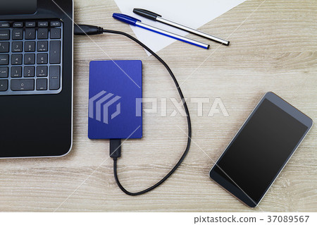 External hard drive connecting to laptop External hard drive connecting to laptop 37089567