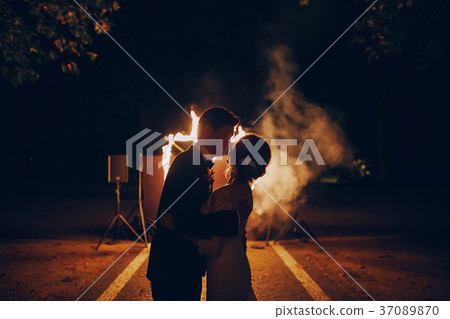 fireshow in awedding 37089870