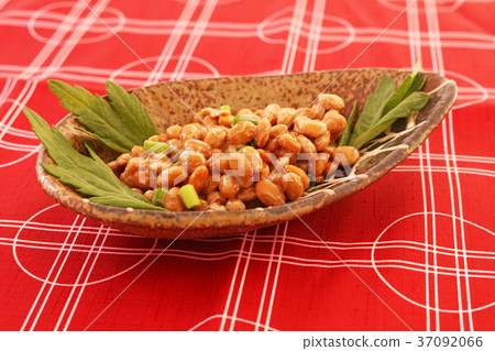 Natto put in a small dish 37092066
