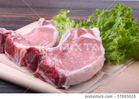 Raw pork steak with spices Leaves lettuce 37093028