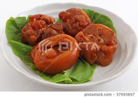 傳統的沖繩美食豬腿 37093697