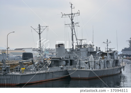 海上自衛隊，錨地的驅逐艦 37094811