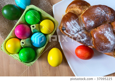 Easter eggs and traditional cake 37095225