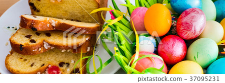 Easter eggs and traditional holiday cake 37095231