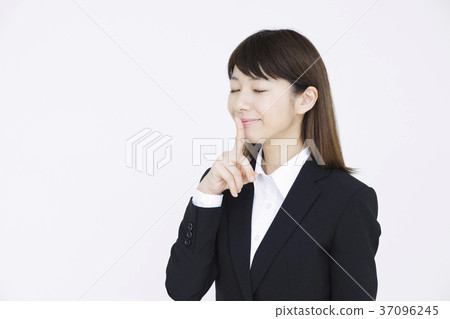 年輕的商界女強人 37096245