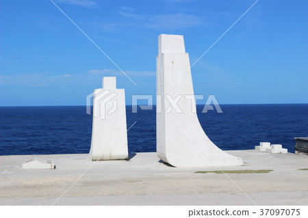 在Banzai峭壁的母親和女兒雕像在塞班島 37097075