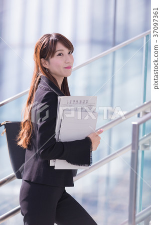 Japanese business woman Japanese business woman 37097361