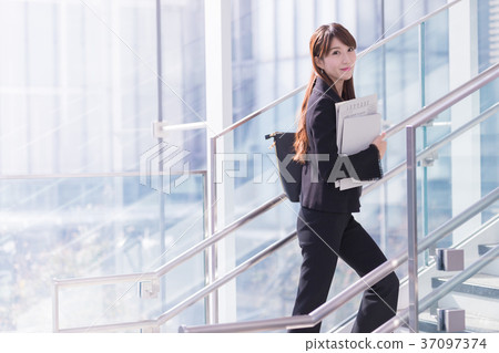 日本商界女強人 37097374