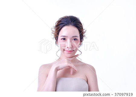 The concept of healthy beautiful woman. Beautiful women keep hea The concept of healthy beautiful woman. Beautiful women keep hea 37097919