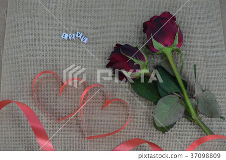 send a letter and red roses is A love confession send a letter and red roses is A love confession 37098809