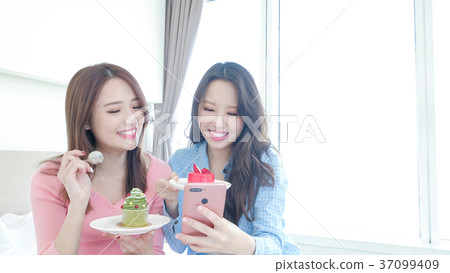 two beauty woman selfie happily 37099409