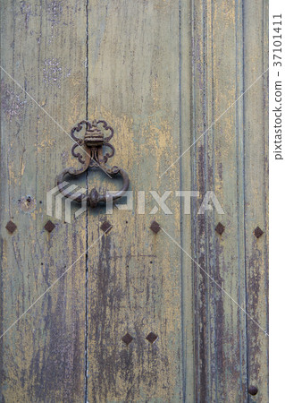 Ancient wooden door Ancient wooden door 37101411
