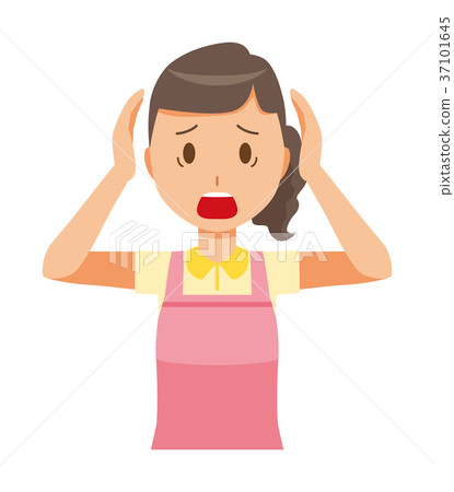 穿著圍裙的女人家庭助手正在爬行 37101645