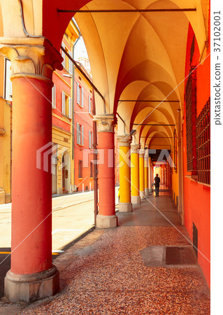 Medieval street portico in Bologna, Italy Medieval street portico in Bologna, Italy 37102001