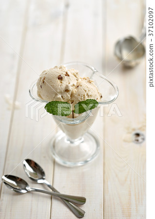 Vanilla ice cream in glass cup Vanilla ice cream in glass cup 37102097