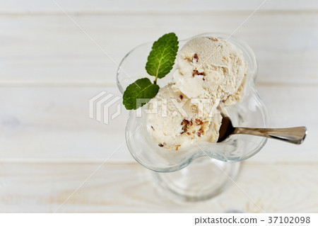 Vanilla ice cream in glass cup Vanilla ice cream in glass cup 37102098