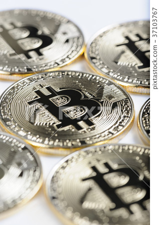 Macro view of shiny Bitcoin souvenire coins Macro view of shiny Bitcoin souvenire coins 37103767