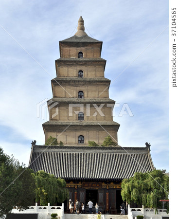 Xi'an, Grand Tower looking up from Jion Temple Daimon 37104565