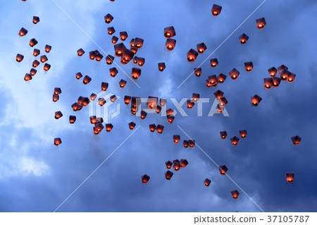 平溪天燈節 37105787