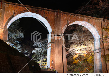 [Light up for a limited time, important cultural property] Usui Pass Megane Bridge Light up (Usui No. 3 Bridge) 37106325