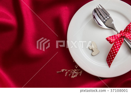 wooden heart shape with White empty plate wooden heart shape with White empty plate 37108001