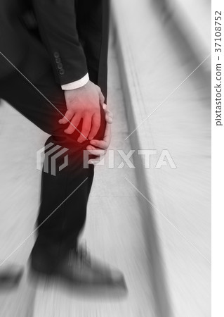 business man with knee pain, obstacle concept 37108752