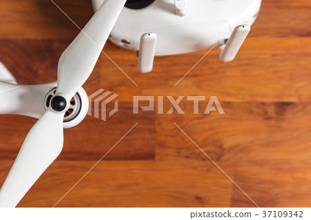 White Drone 37109342