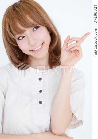 Female portrait 37109923