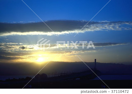 Sunrise Sunrise 37110472