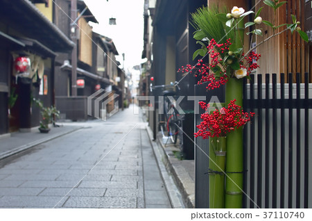 New Year scenery of Kyoto Gion 37110740