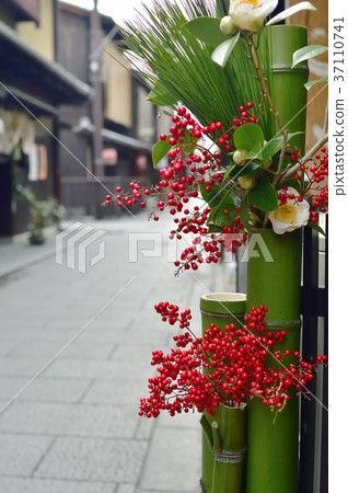New Year scenery of Kyoto Gion 37110741
