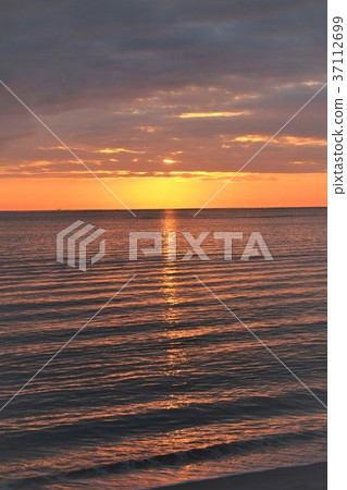 今年的頭一個落日 太陽系 太陽能 37112699