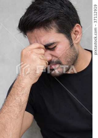 man suffering from headache, vertigo, hangover 37112919