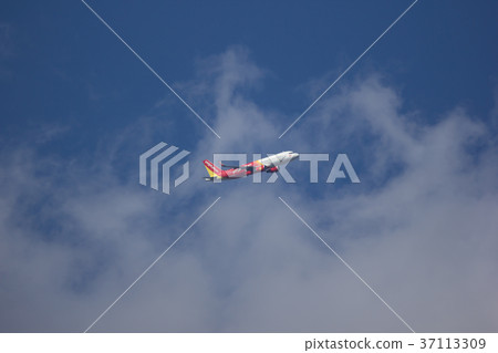 Airbus A320-200 of  Vietjet airline. 37113309