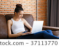 Working woman 37113770