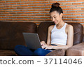 Working woman 37114046