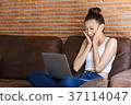 Working woman 37114047