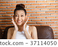 Smiling woman  37114050